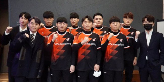 尤其是他与 尤其是他与