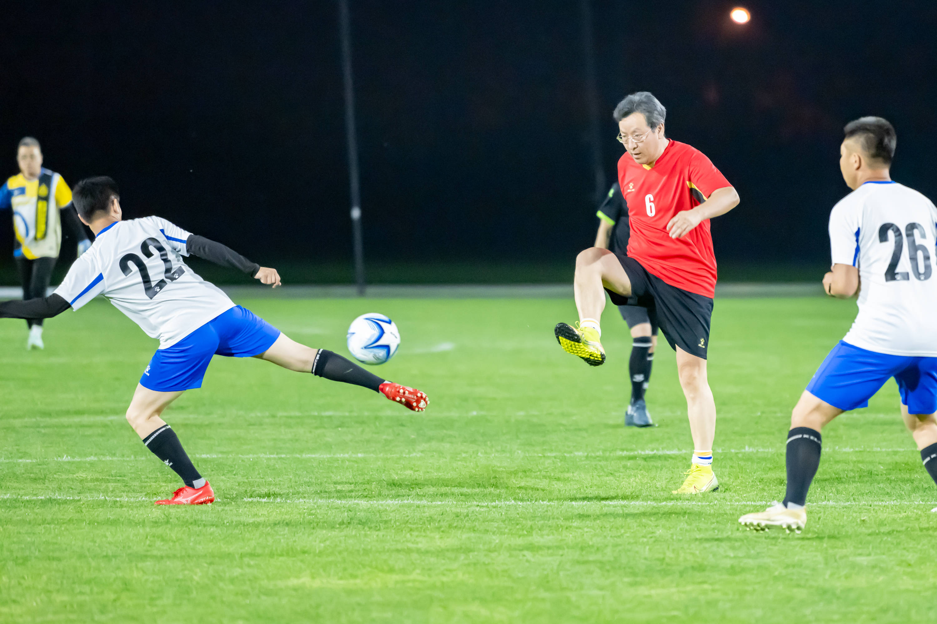 同时在场上 同时在场上